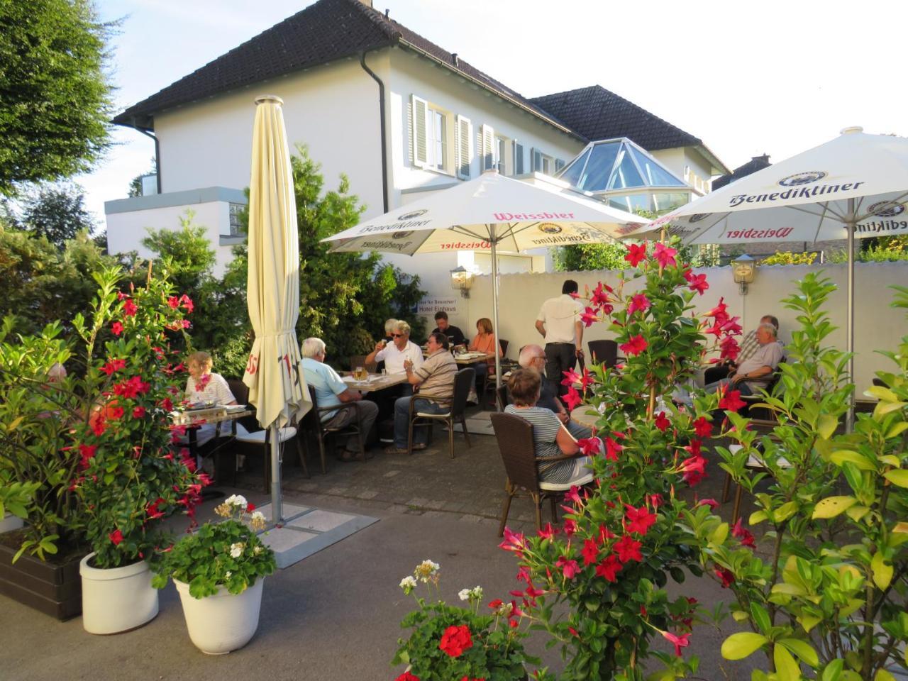 Einhaus Hotel *